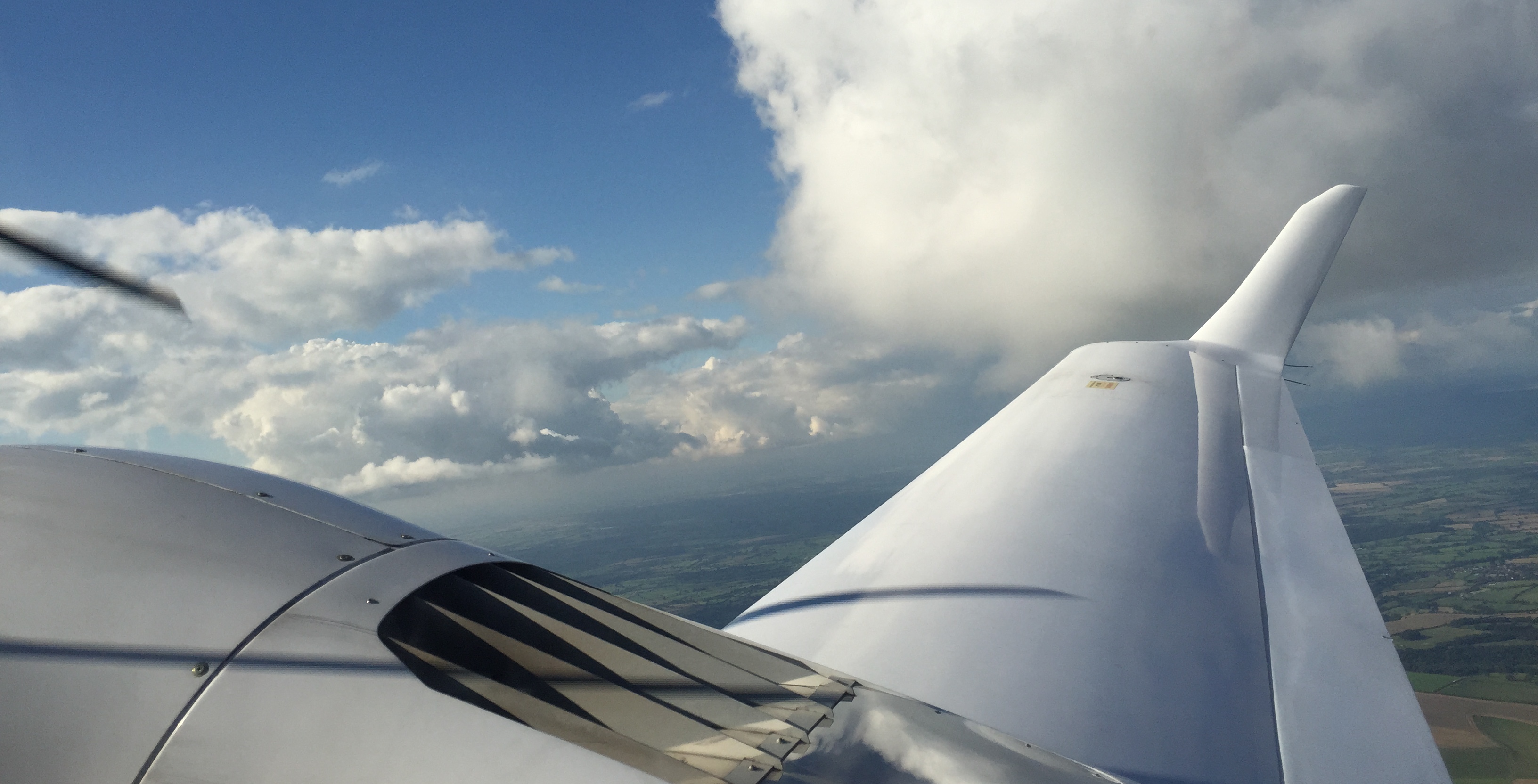 DA42 wing view